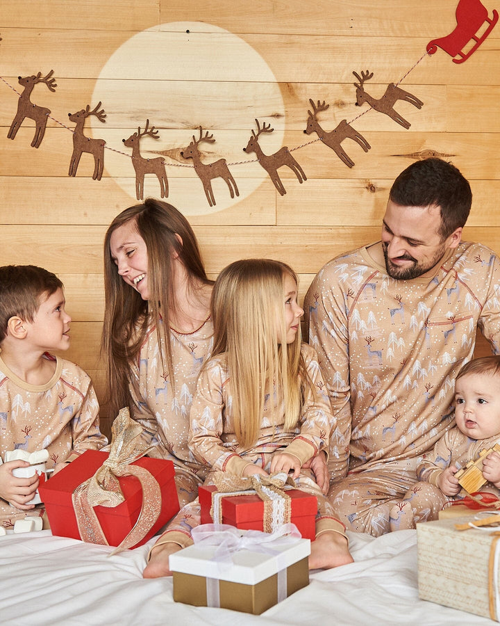 Adult Women Two Piece Family Christmas Pajama Set Deux par Deux