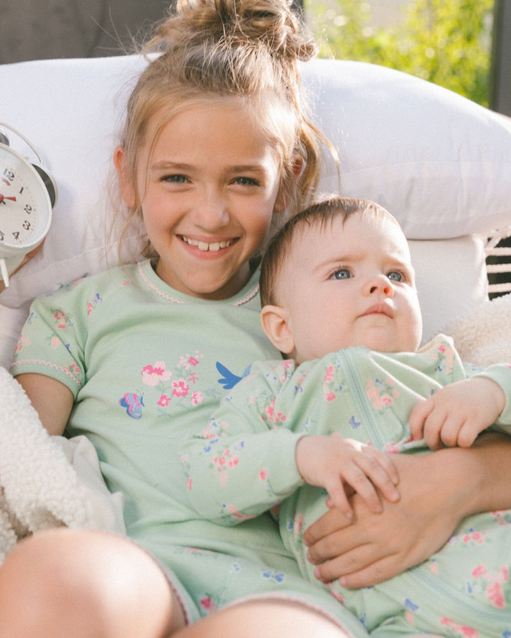 Organic Cotton Two-Piece Short Pajama Set Small Pink And Blue Flowers On Light Sage Deux par Deux